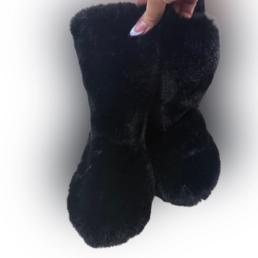 LC Lauren Conrad Black Fuzzy Slippers